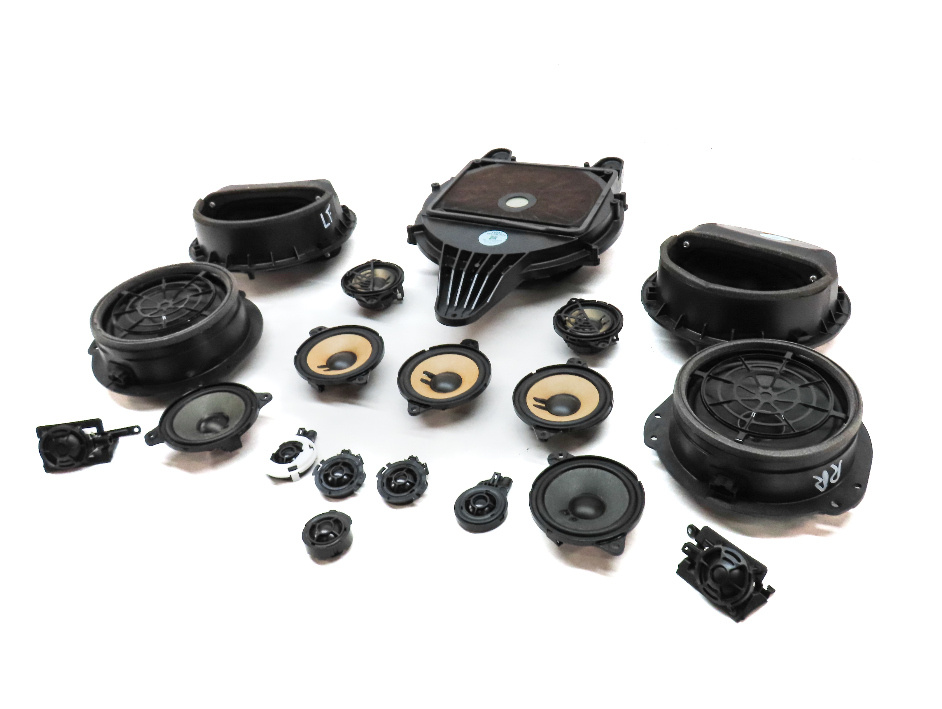 18 AUDI A4 B9 8W BANG & OLUFSEN RADIO STEREO AUDIO SOUND SYSTEM SPEAKER SET/19 — exact item pictured